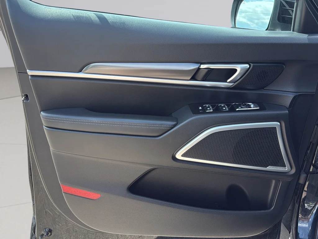 Used 2025 Ebony Black Kia S image 23