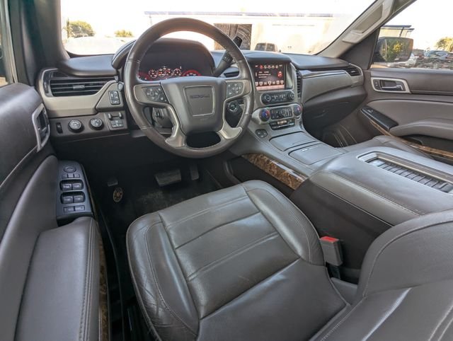 Used 2016  GMC Denali image 2