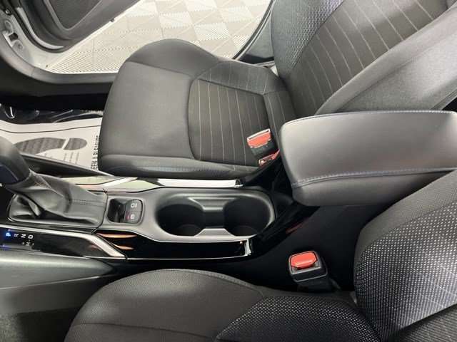 Certified Used 2022 Pearl Toyota SE image 22