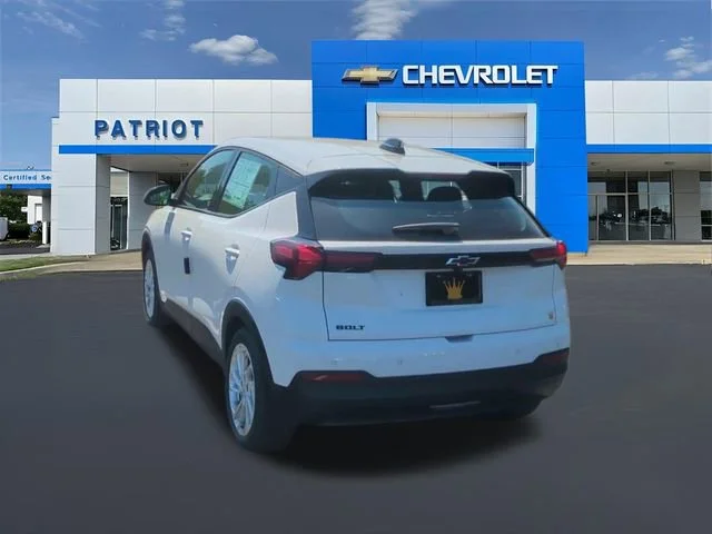 New 2027 Summit White Chevrolet LT image 9
