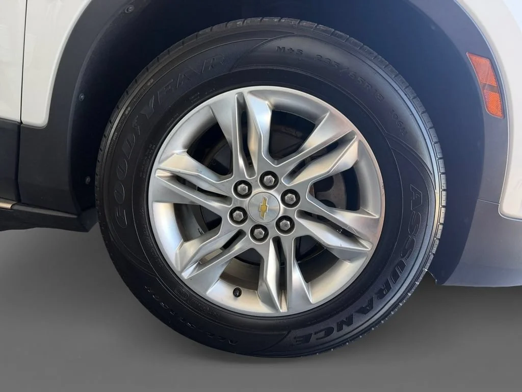 Used 2019 SUMMIT WHITE Chevrolet  image 9