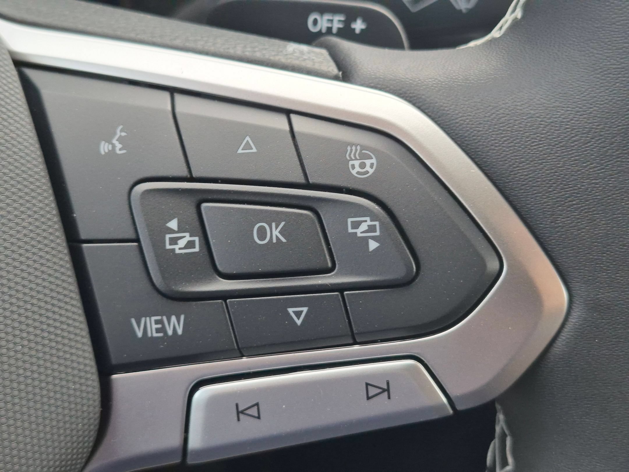 New 2026 Pure Gray Volkswagen 2.0T SE w/Technology image 18