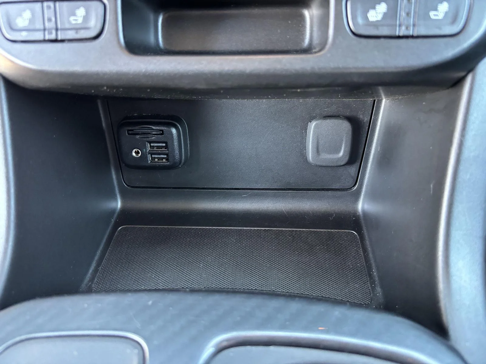 Used 2022 Satin Steel Metallic GMC AT4 - Leather image 26