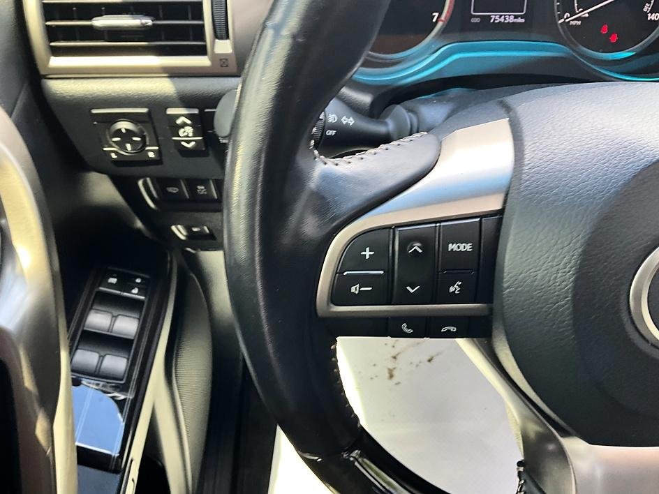 Used 2020 White Lexus 460 image 32
