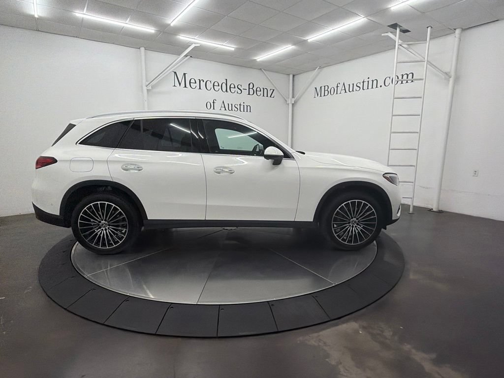 New 2027 Polar White Mercedes-Benz GLC 300 image 40