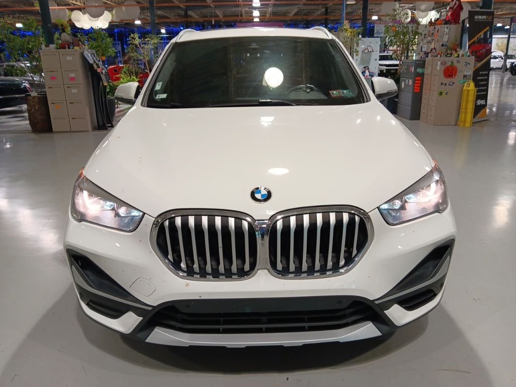 Used 2021 White BMW xDrive28i image 3