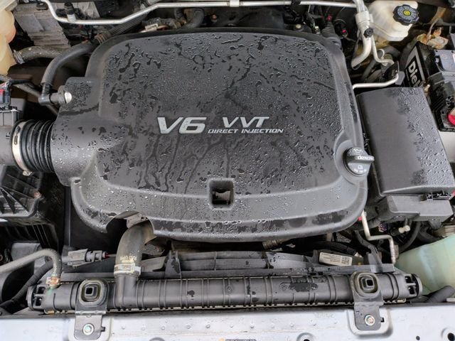Used 2018 Gray Chevrolet ZR2 image 33