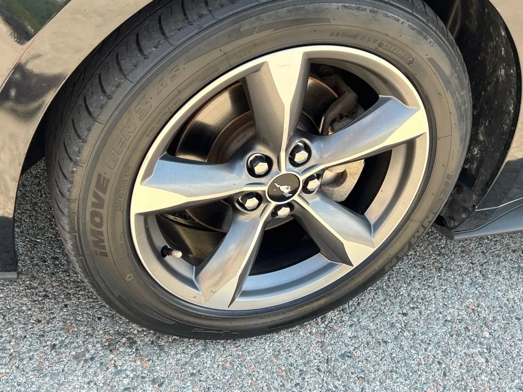 Used 2016 Black Ford V6 image 4