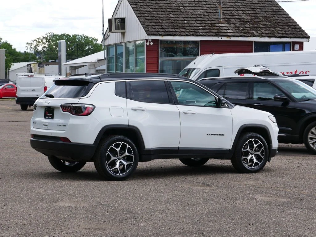 Used 2025 White Jeep Limited image 3