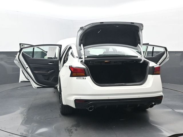 Used 2025 Pearl White Tricoat Nissan 2.5 SR image 34