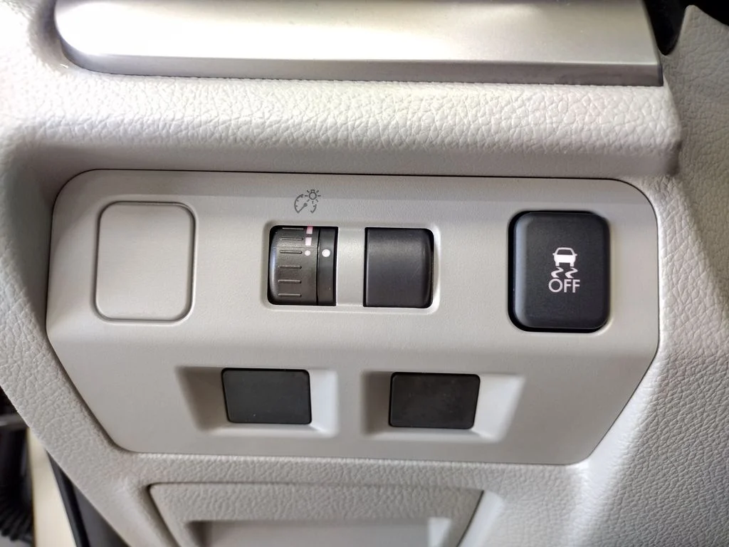 Used 2015 White Subaru 2.5i Premium image 22