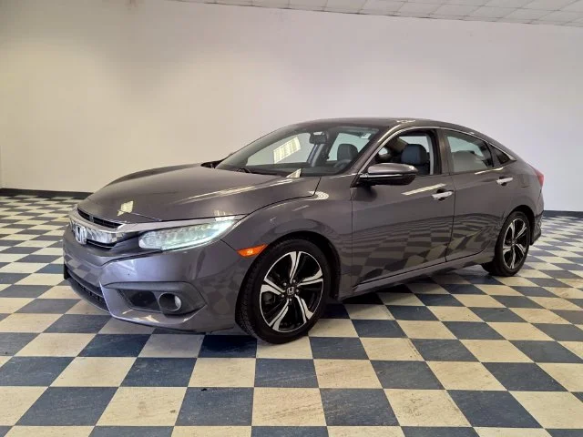 Used 2017  Honda Touring image 3