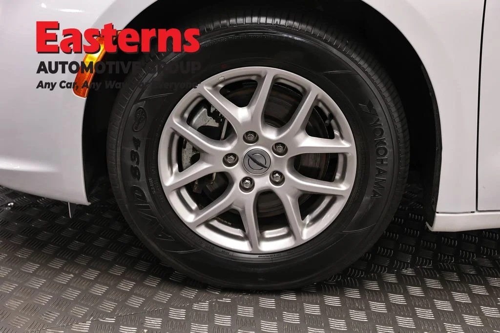 Used 2024 White Chrysler Touring L image 33
