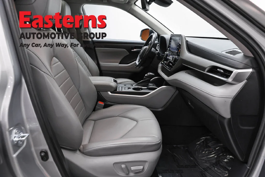 Used 2021 Silver Toyota XLE image 28