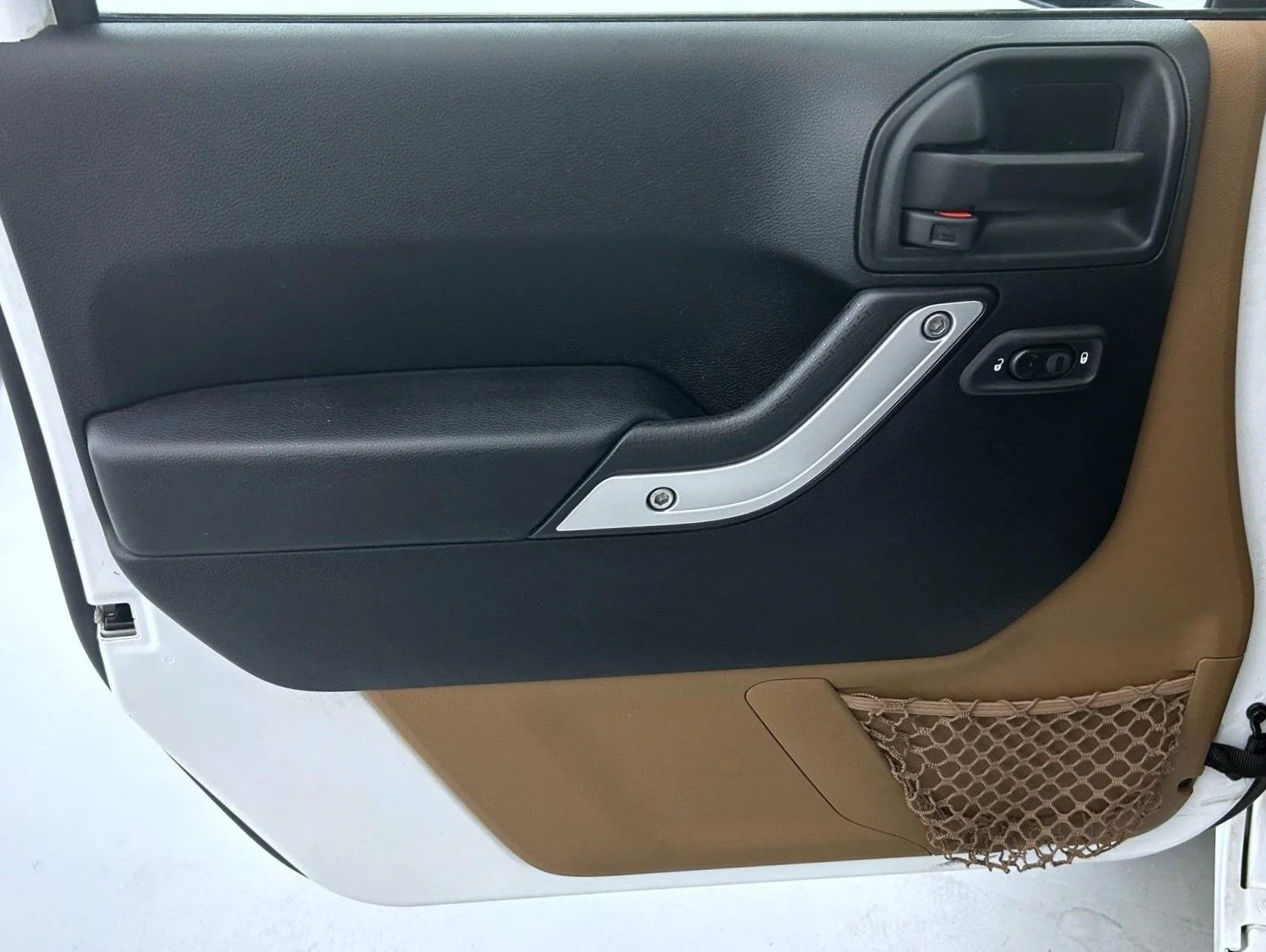 Used 2017 White Jeep Unlimited Rubicon image 9