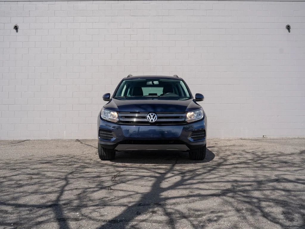 Used 2015 Blue Volkswagen SE image 10