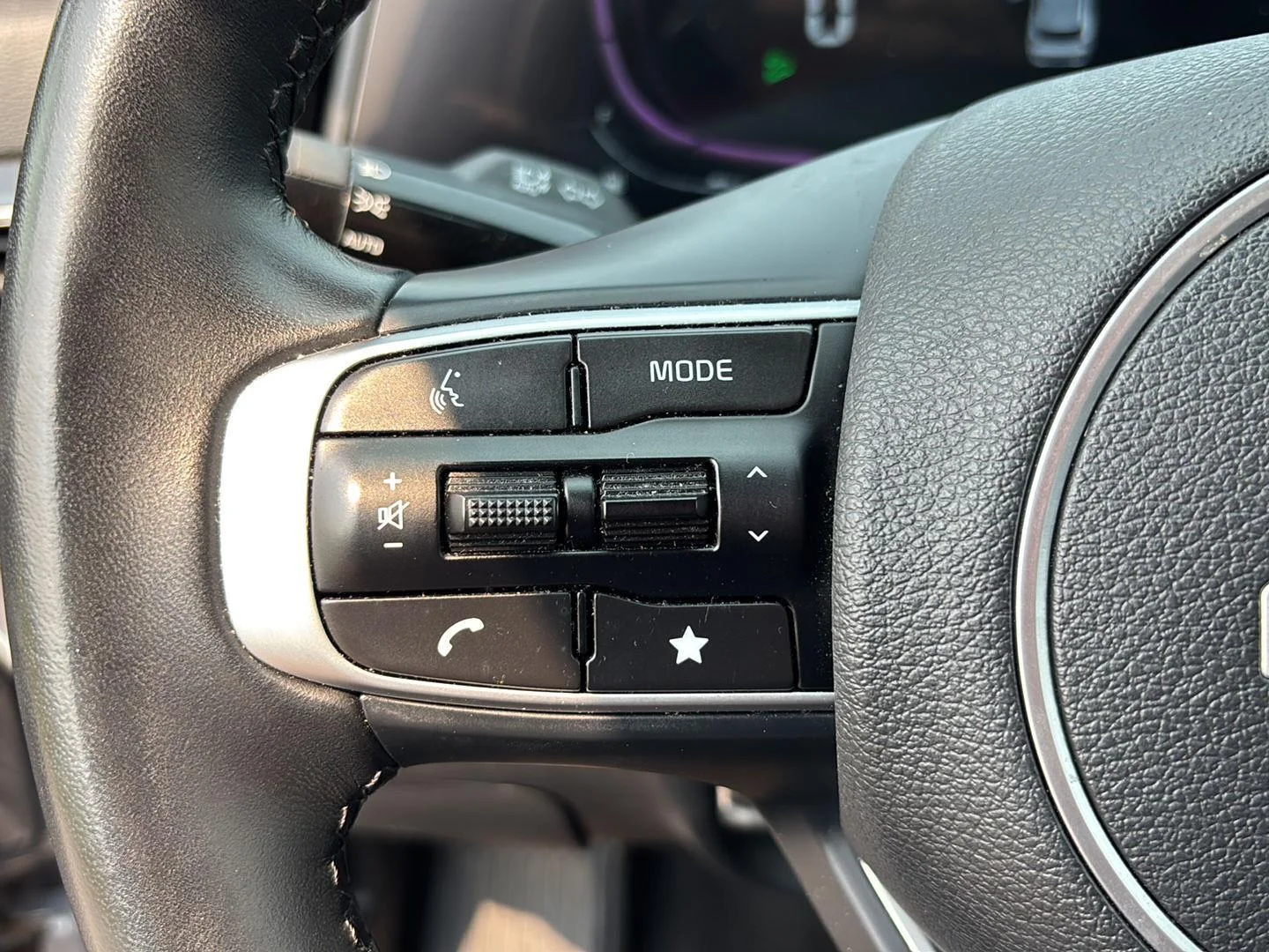 Used 2024 Everlasting Silver Kia EX image 20
