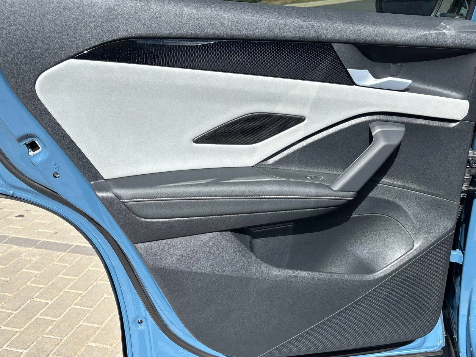 New 2026 monterey blue with deep black roof Volkswagen SE R-Line Black image 31
