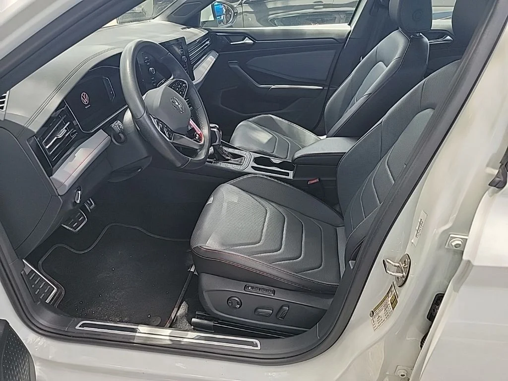Used 2025 White Volkswagen 2.0T Autobahn image 5