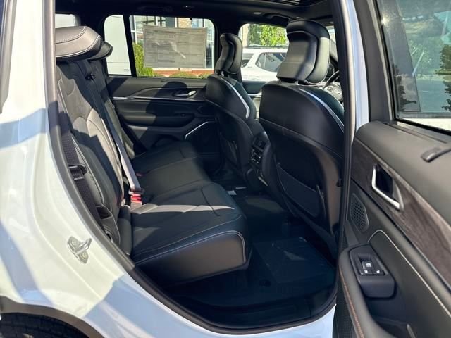 2025 Jeep Grand Cherokee Overland - Photo 22
