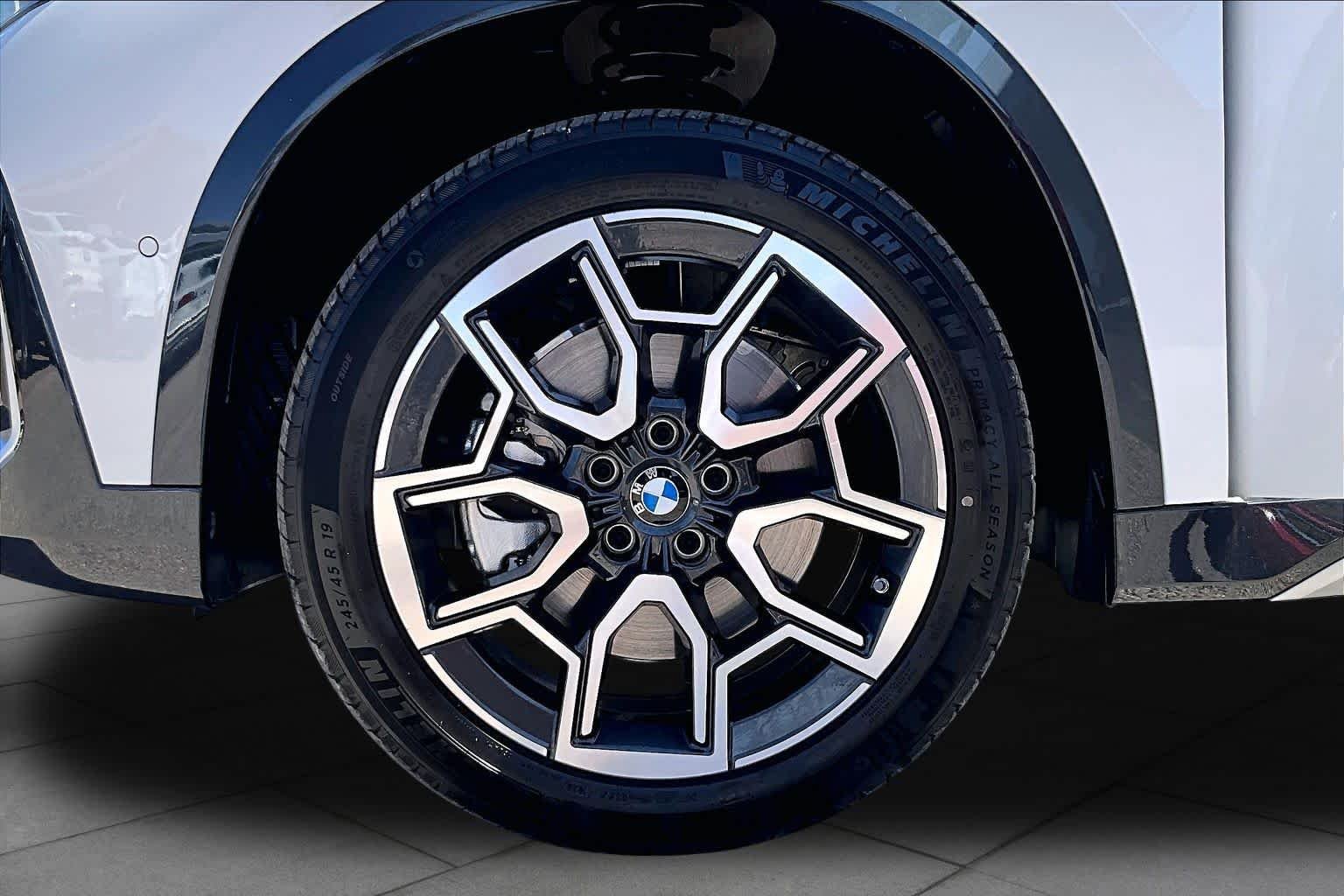 New 2026 Alpine White BMW xDrive28i image 10