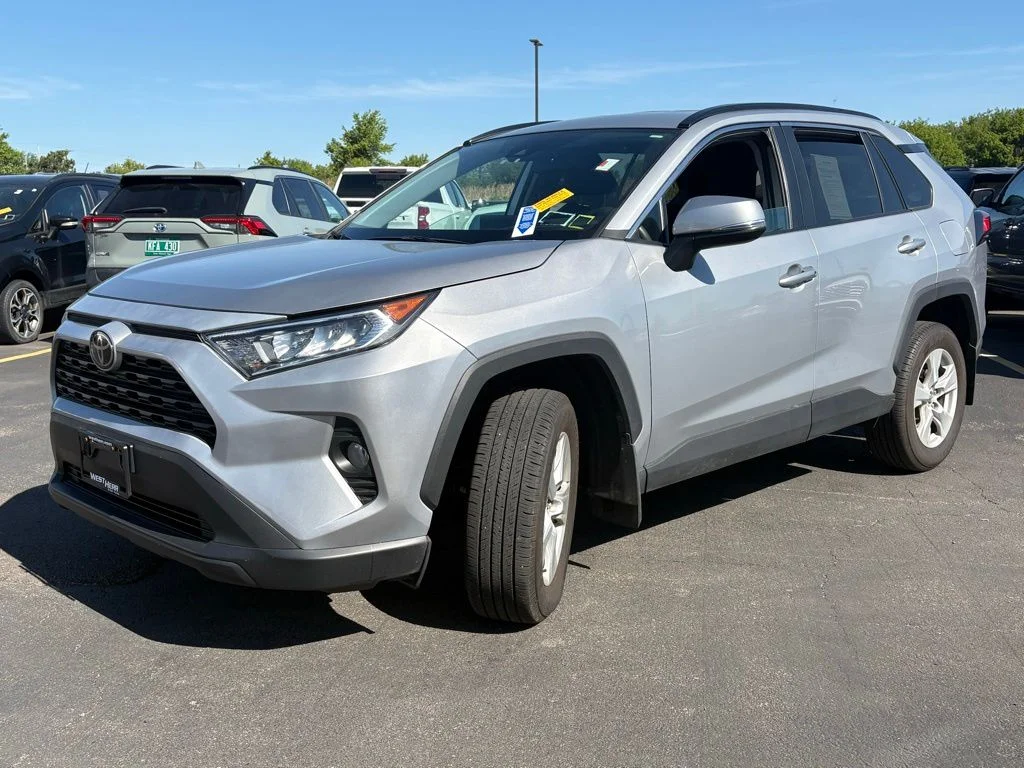Used 2021 Silver Toyota XLE image 3