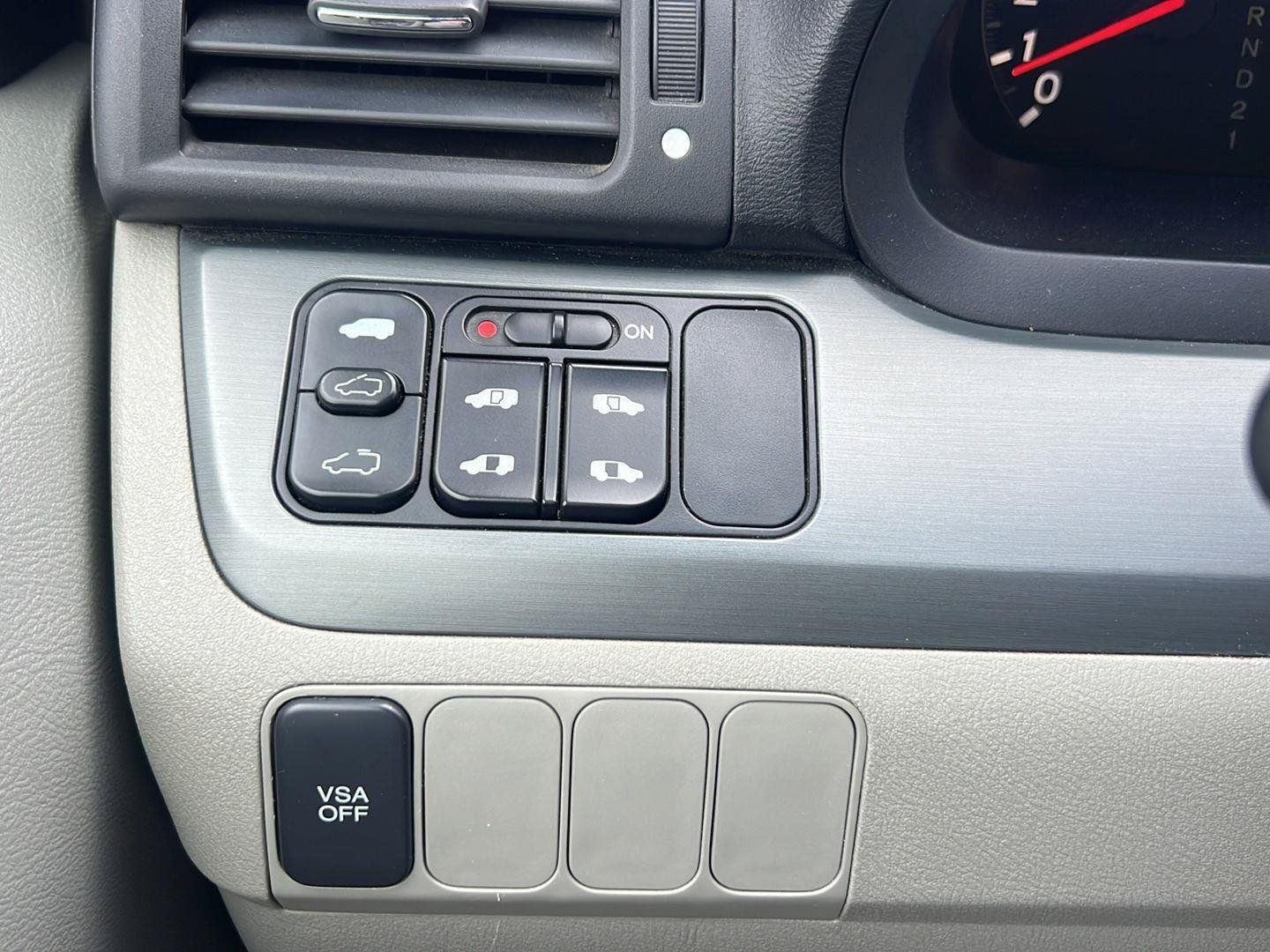 Used 2005  Honda EX-L image 16