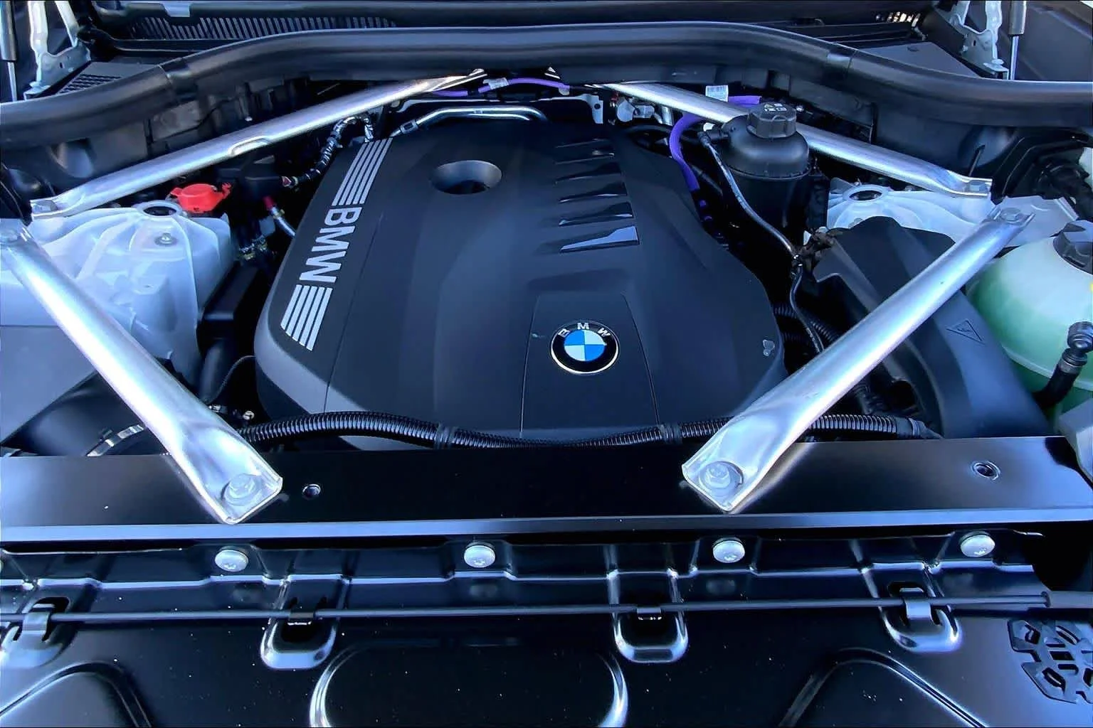 New 2026 Mineral White Metallic BMW xDrive40i image 16