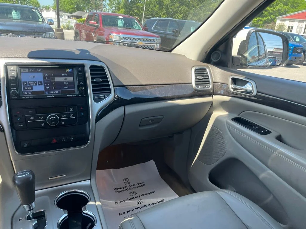 Used 2011 White Jeep Laredo image 13