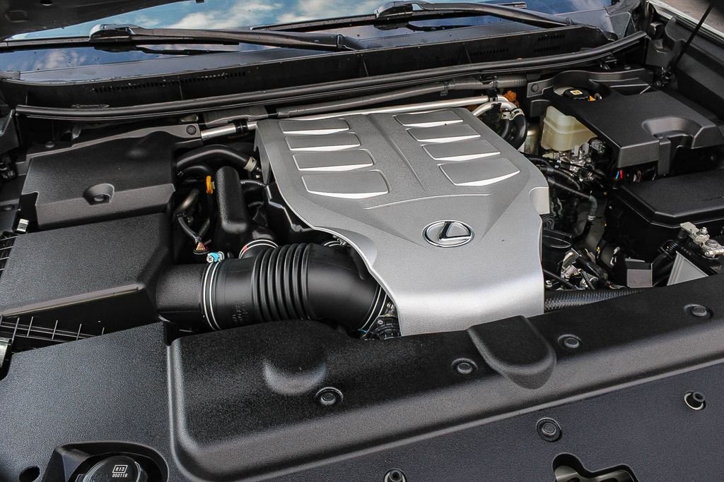 Used 2022 Silver Lexus 460 image 27