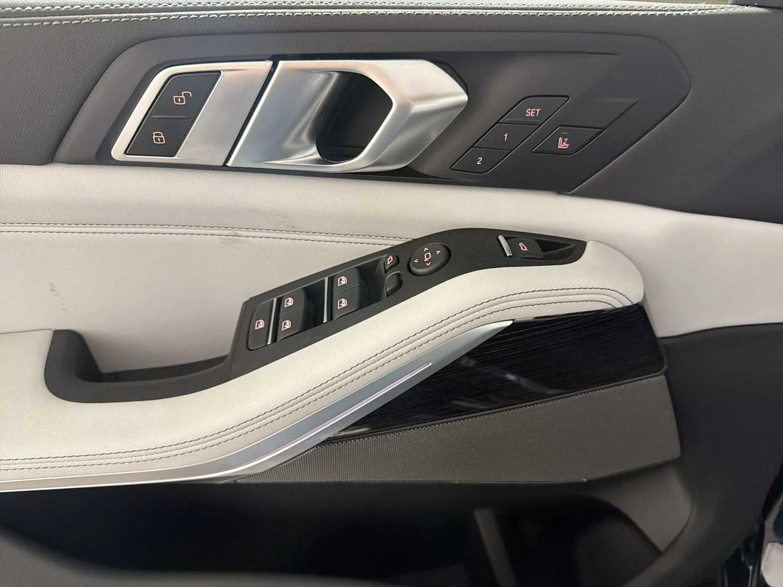 New 2026 Carbon Black Metallic BMW xDrive40i image 13
