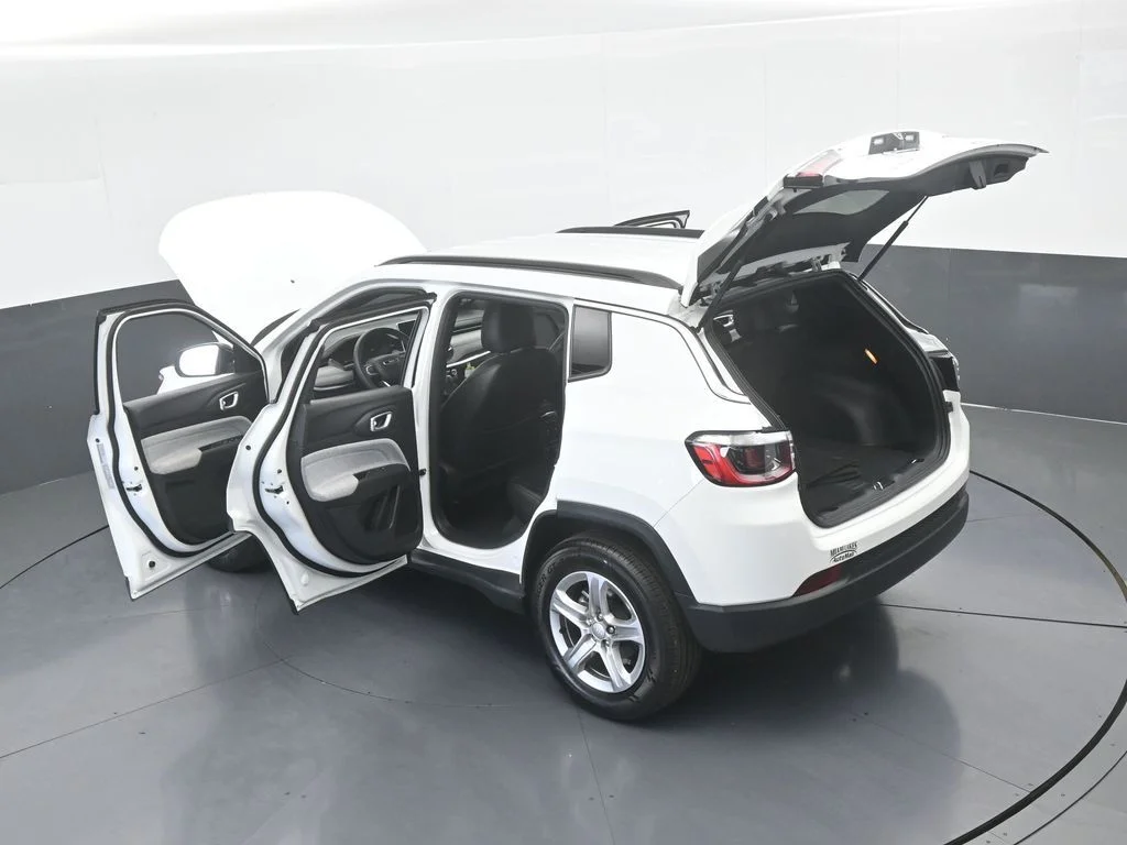 Used 2023 Bright White Clearcoat Jeep Latitude image 62