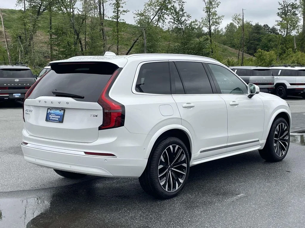 New 2026 Crystal White Pearl Volvo Plus image 28