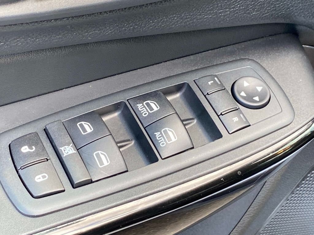 Used 2020 White Jeep Latitude Plus image 31