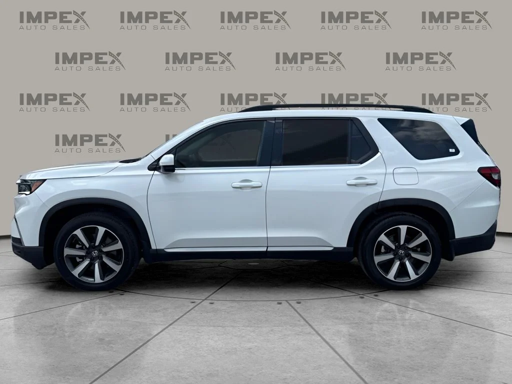 Used 2025  Honda Touring image 2