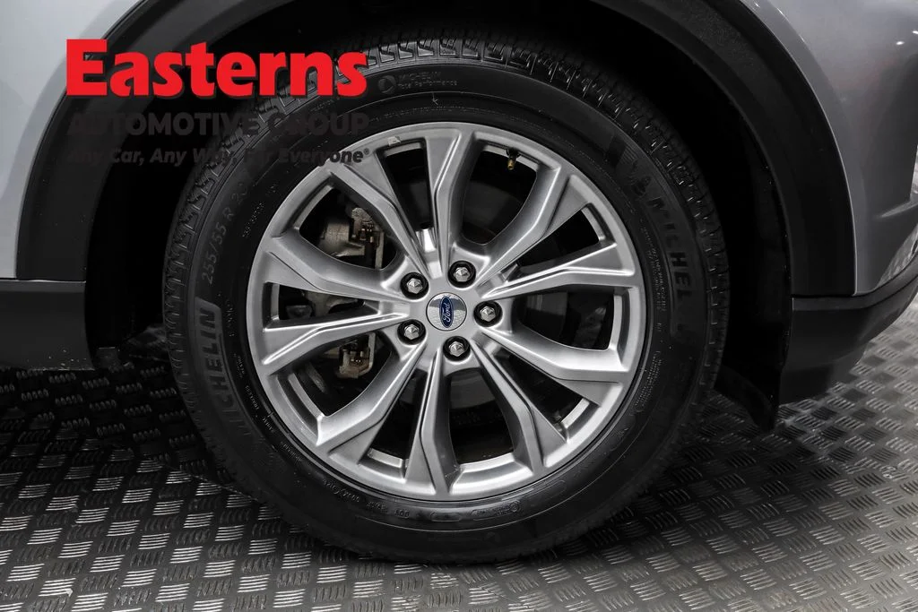 Used 2024 Silver Ford Limited image 32