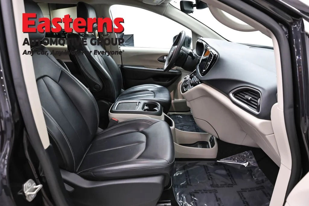 Used 2023 Black Chrysler Touring L image 24