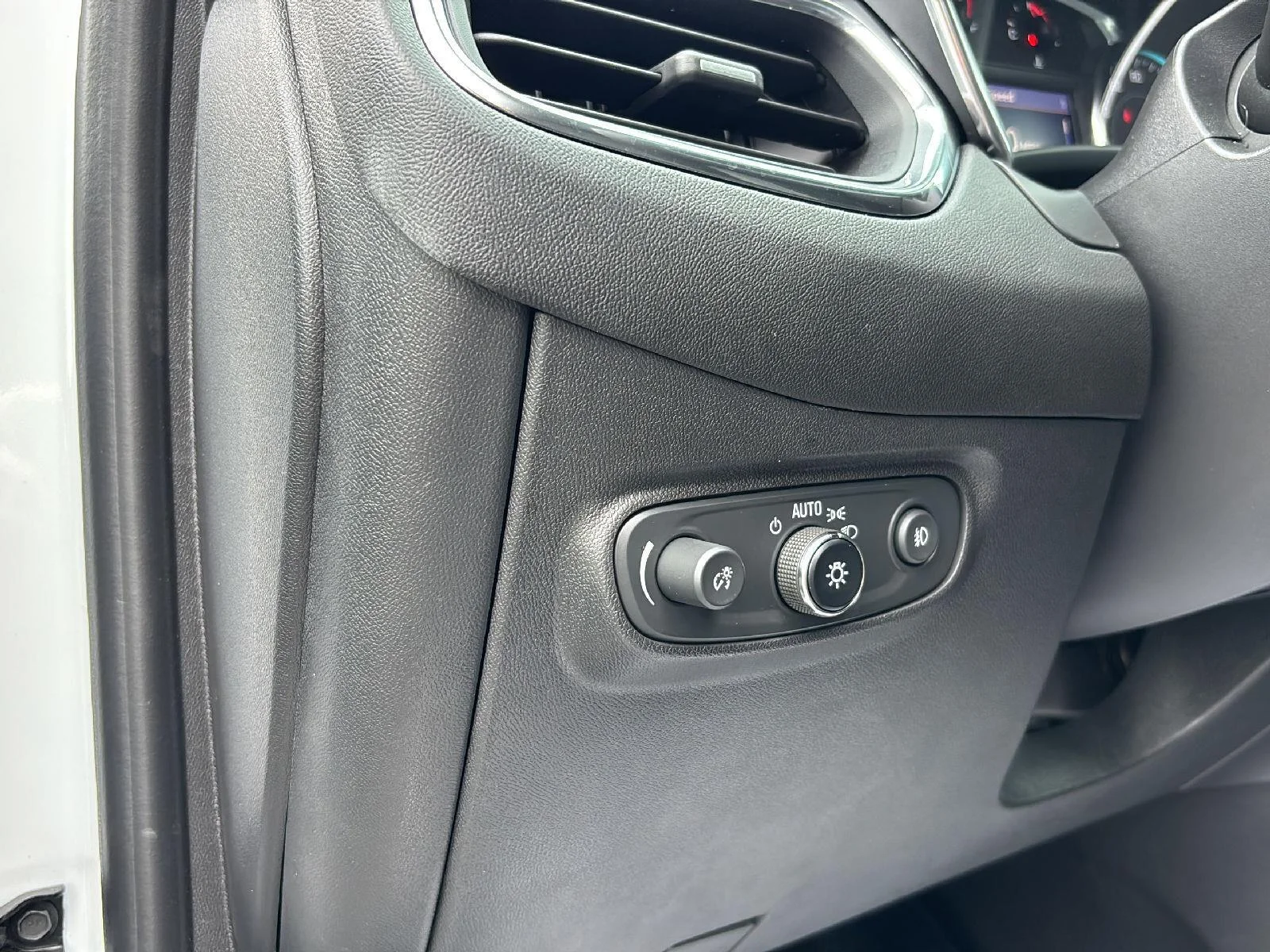 Used 2022 Summit White Chevrolet Premier image 15