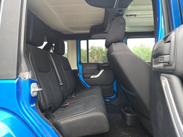 Used 2016 Hydro Blue Pearlcoat Jeep Sahara image 10