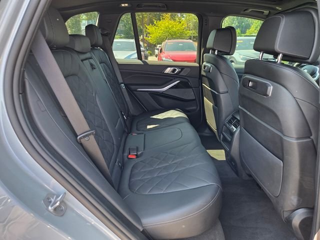 Used 2024 Gray BMW xDrive40i image 18