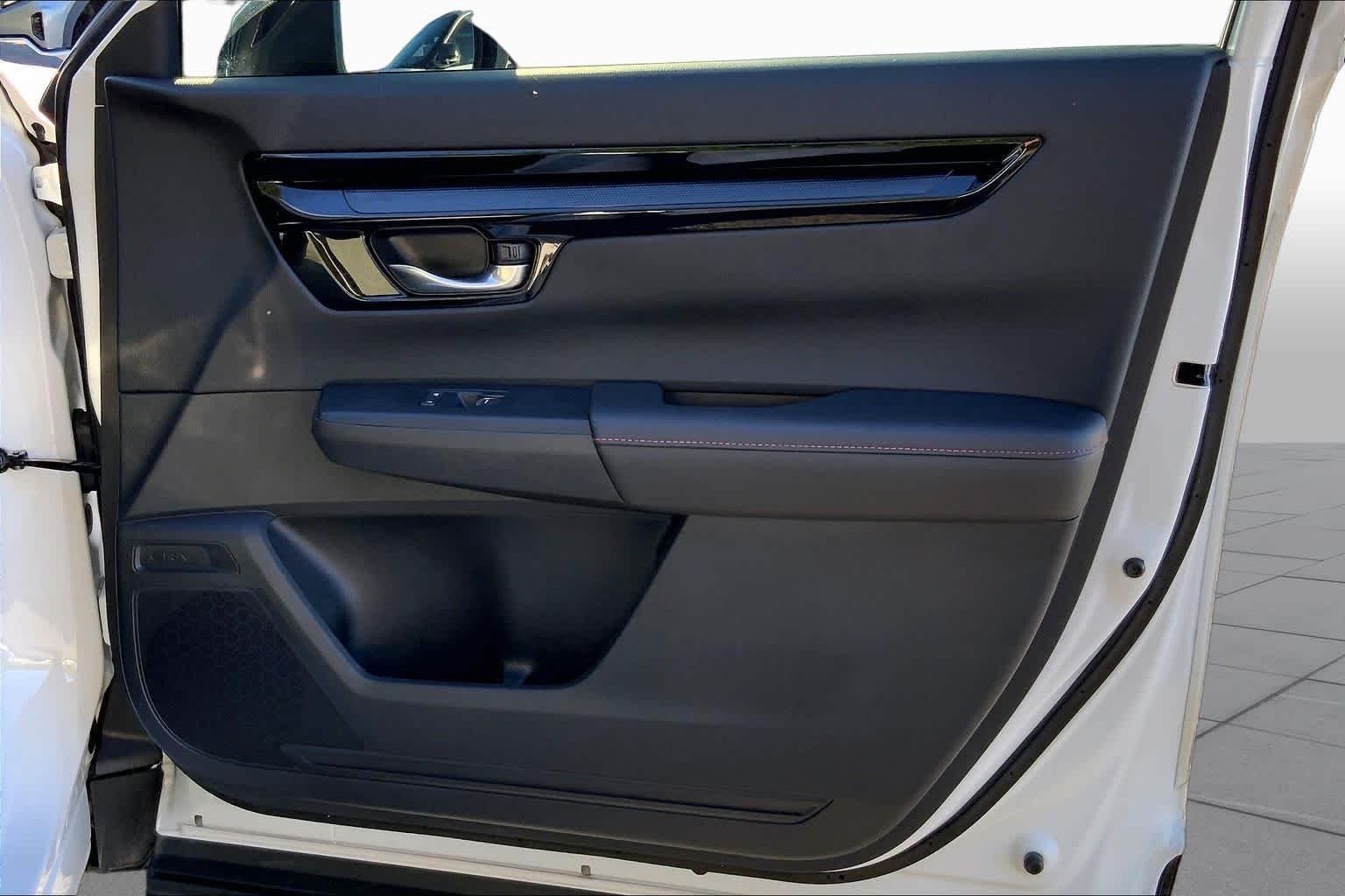 Used 2025 Platinum White Pearl Honda Sport Touring image 20
