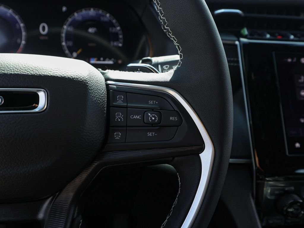 New 2026 Bright White Clear-Coat Exterior Paint Jeep Laredo X image 26