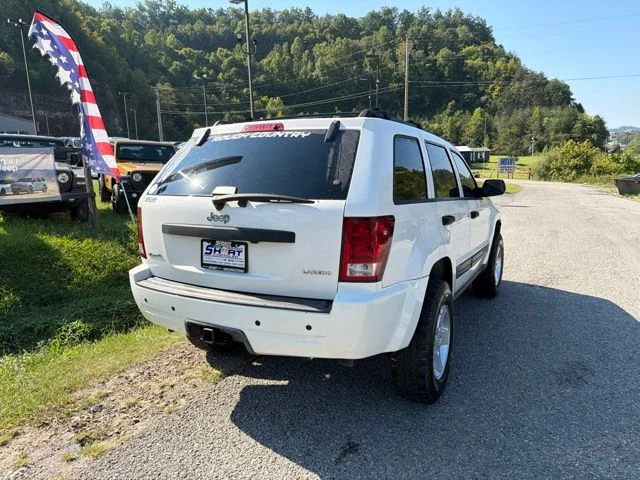Used 2005 White Jeep Laredo image 4