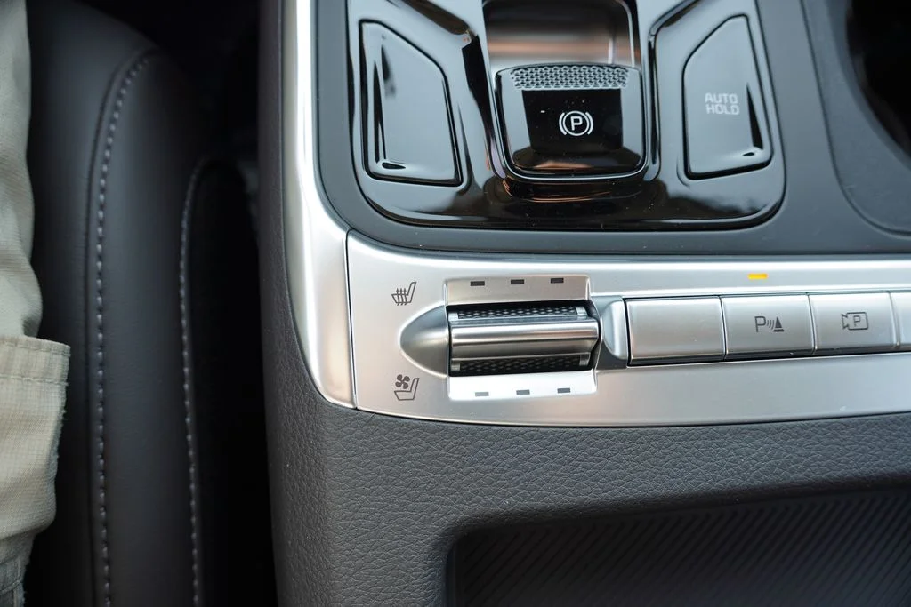 2027 Kia Carnival SX - Photo 16