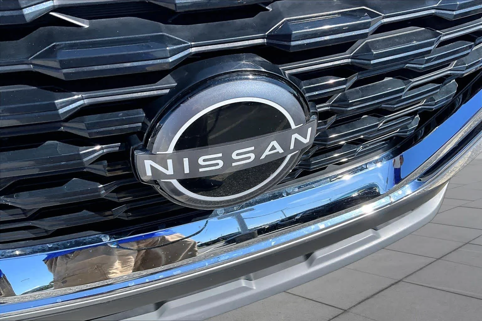 Used 2025 Super Black Nissan SV image 27