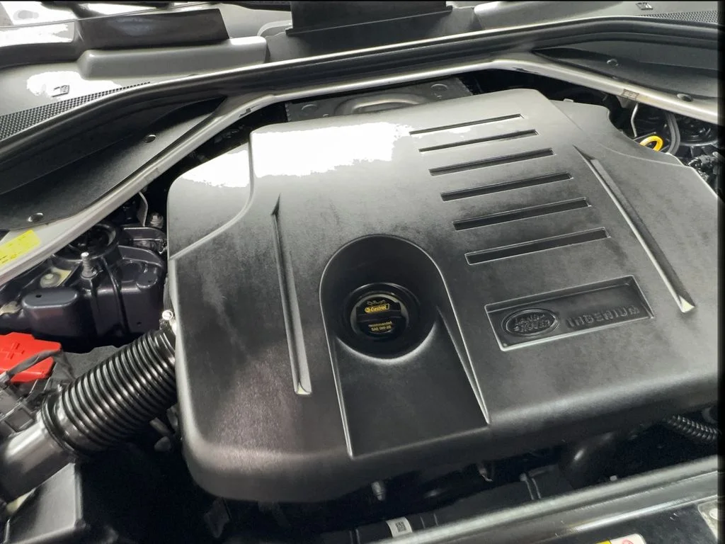 Used 2024 Blue Land Rover SE image 19