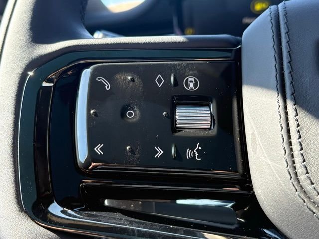 New 2026 Ostuni Pearl White Land Rover Dynamic SE image 18