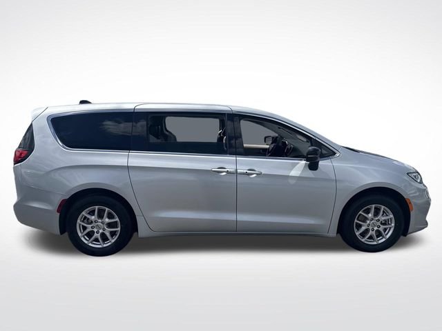 Used 2024 Silver Mist Clearcoat Chrysler Touring L image 9