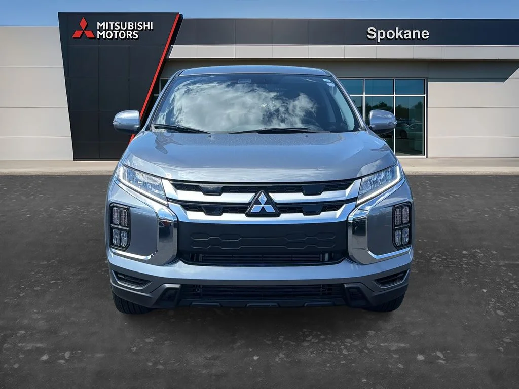 New 2026 Mercury Gray Metallic Mitsubishi 2.0 SE image 2