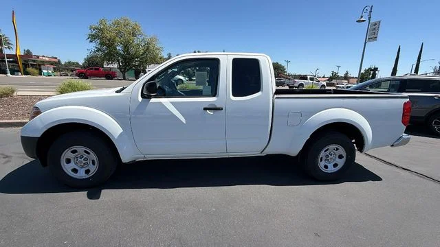 Used 2015 White Nissan S image 7